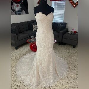 Chantilly Lace Wedding Dress size 12